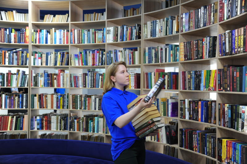 Новые книги поступили в библиотеки Краснопахорского. Фото: архив