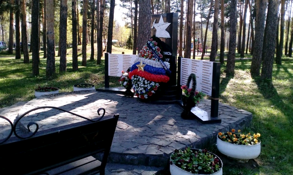 Однолетними цветами украсили мемориалы в Рязановском. Фото предоставила пресс-секретарь администрации поселения Рязановское Наталья Палюхевич