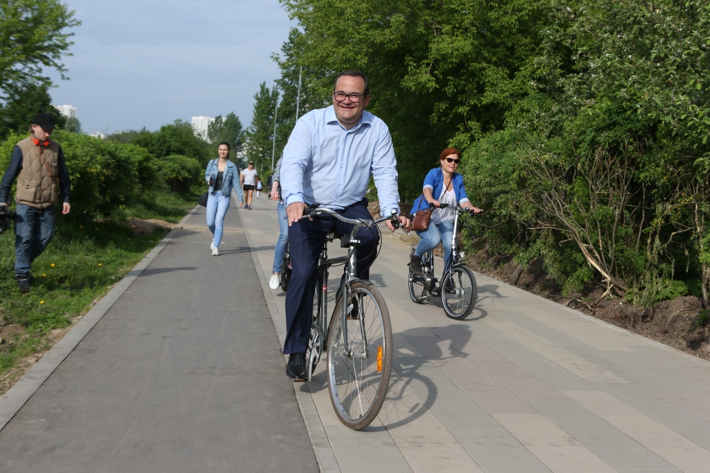Префект ТиНАО поддержал акцию На работу на велосипеде. Фото: Виктор Хабаров