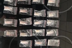Полицейские Новой Москвы задержали подозреваемого в покушении на сбыт 26 свертков с синтетическим наркотиком