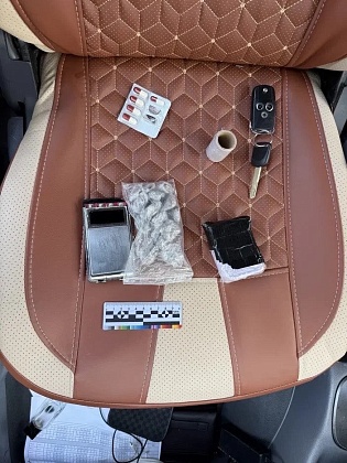 В Троицке полицейские задержали мужчин, хранивших в машине партию гашиша