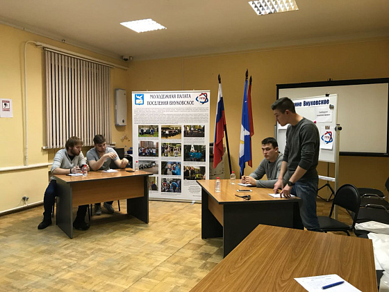 Молодые парламентарии Внуковского провели дебаты с населением