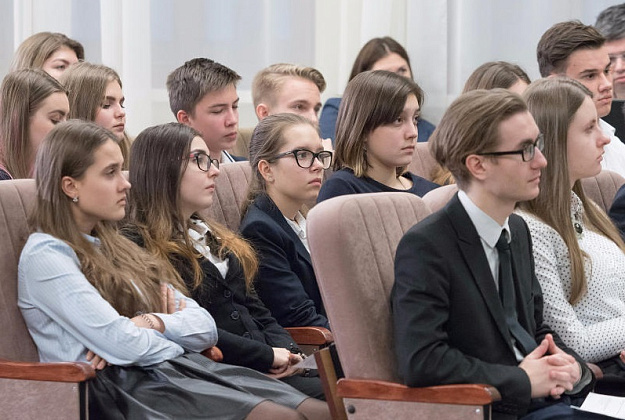 Сотрудники Дома культуры «Ильичевка» рассказали школьникам о русских свадебных традициях
