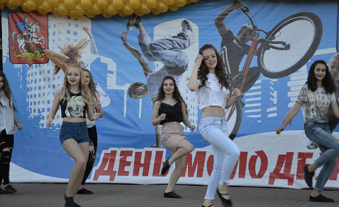 Представители Молодежной палаты Вороновского организуют флешмоб
