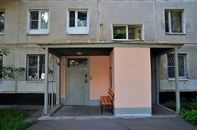 Ремонтные работы завершили в подъезде жилого дома в поселении Марушкинское