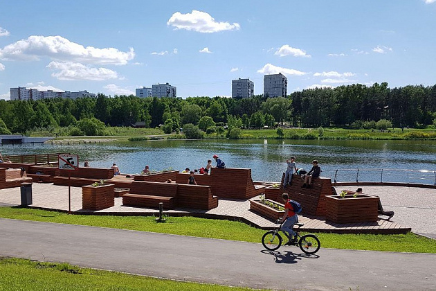Часть работ по благоустройству местного парка завершили во Внуковском 