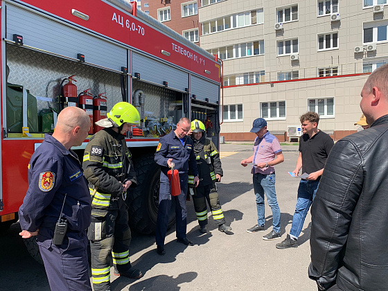 Мастер-класс по использованию средств пожаротушения провели в Щербинке